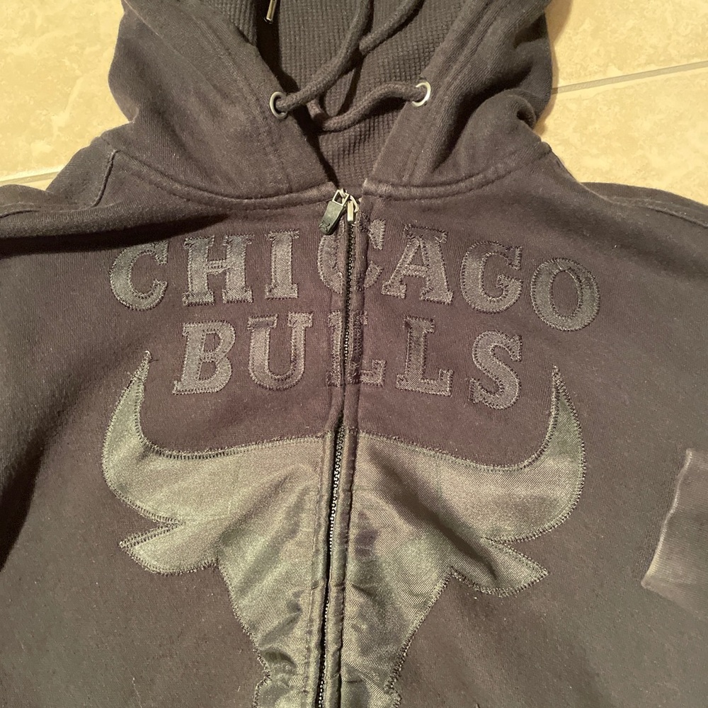 Men’s Sz medium bull zippway hoodie black